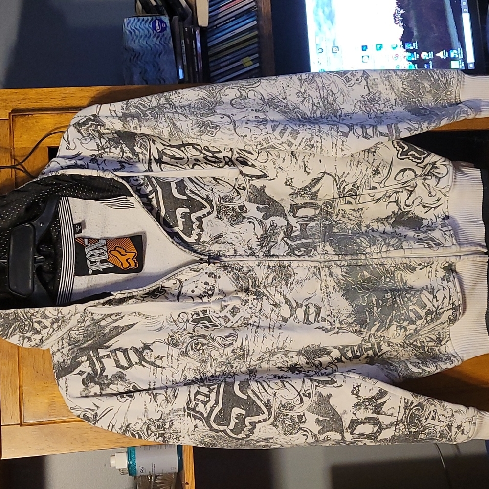 Fox hoodie in excellent shape.